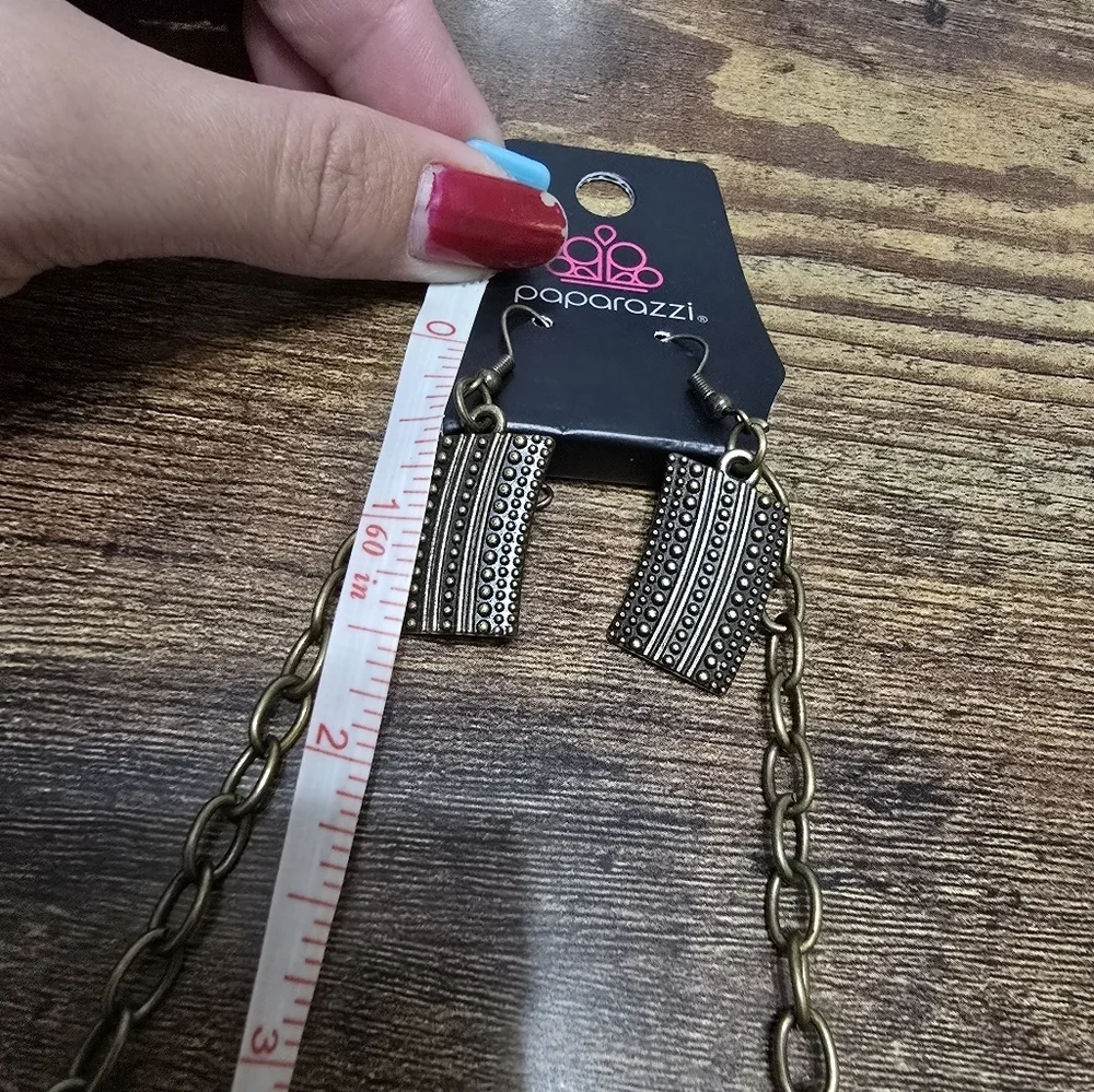 New paparazzi statement necklace and earrings